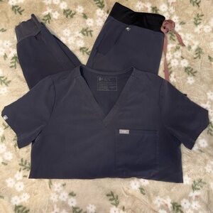 Figs Charcoal Scrub Set